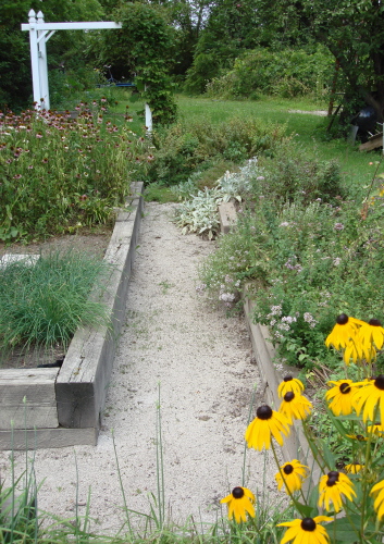 HG Walk C leaned Chat 8-09.jpg